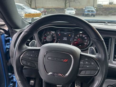 Used 2023 Dodge Challenger SXT w/ Plus Package image 8