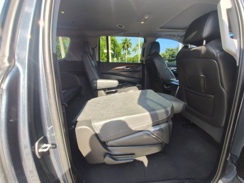 Used 2019 Cadillac Escalade ESV Luxury AWD/4WD image 33