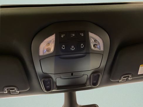 Used 2027 Chrysler Pacifica Limited FWD image 12