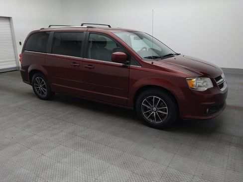 Used 2017 Dodge Grand Caravan SXT image 11
