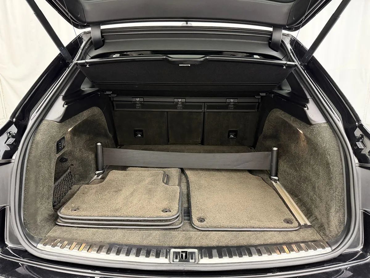 Used 2017 Bentley Bentayga AWD/4WD image 36