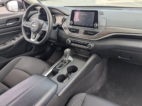 Used 2025 Nissan Altima 2.5 SV FWD image 30