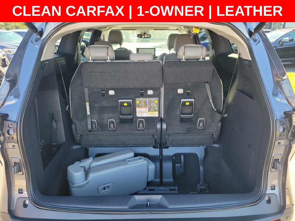 Used 2025 Toyota Sienna XLE FWD image 11