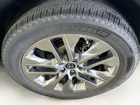 Used 2021 Toyota RAV4 XLE Premium FWD image 11