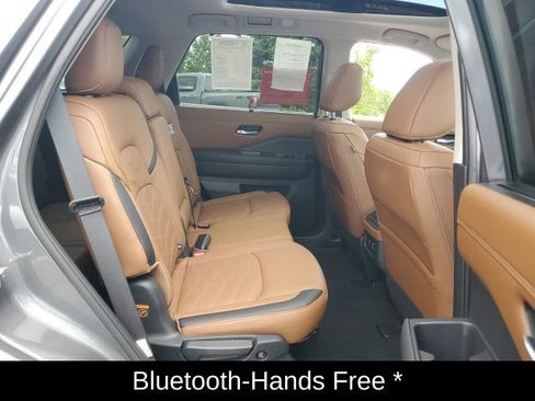 Certified 2025 Nissan Pathfinder Platinum w/ Cargo Package AWD/4WD image 15