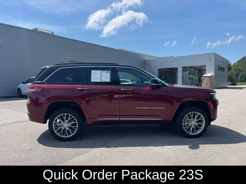 Used 2025 Jeep Grand Cherokee Summit AWD/4WD image 4