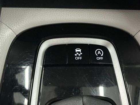 Used 2023 Toyota Corolla Cross LE image 30