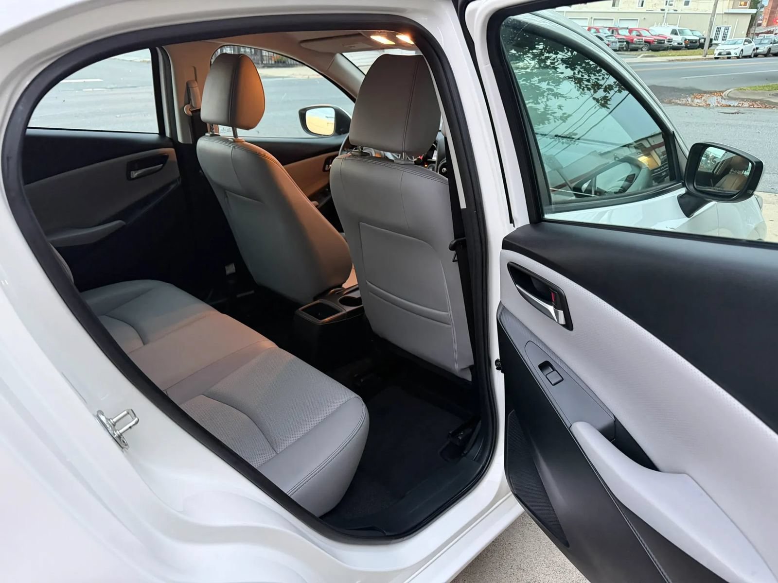 Used 2020 Toyota Yaris XLE FWD image 20