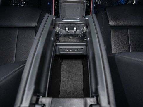 New 2025 Mercedes-Benz GLB 250 image 24