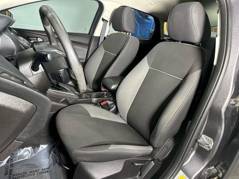 Used 2014 Ford Focus SE FWD image 22