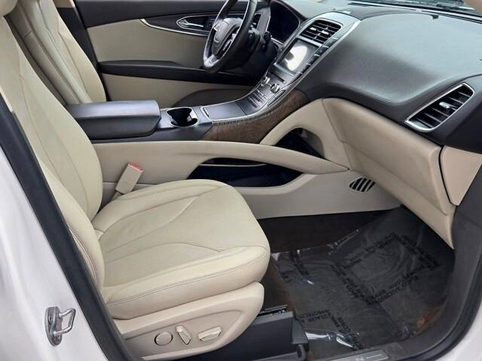Used 2019 Lincoln Nautilus Reserve FWD image 16