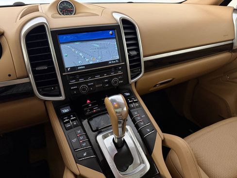 Used 2013 Porsche Cayenne w/ Convenience Pkg AWD/4WD image 18
