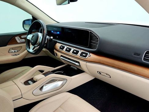 Used 2021 Mercedes-Benz GLS 580 4MATIC image 23