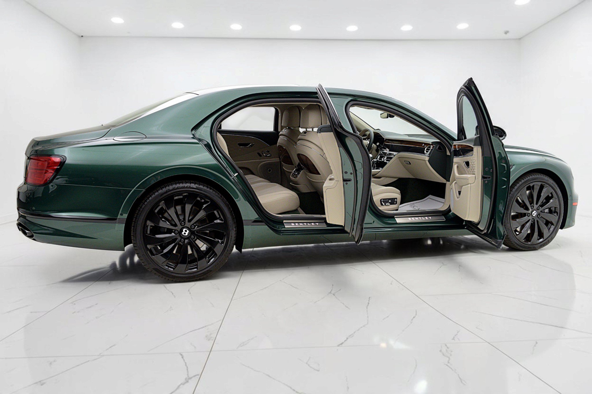 Certified 2022 Bentley Flying Spur V8 AWD/4WD image 11