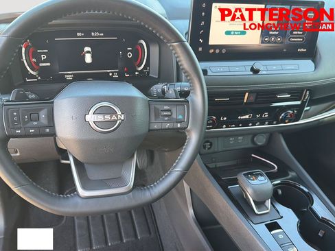 Used 2025 Nissan Rogue SL FWD image 16