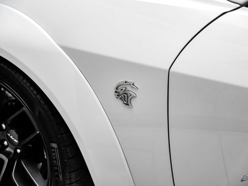 Used 2018 Dodge Challenger SRT Hellcat RWD image 41
