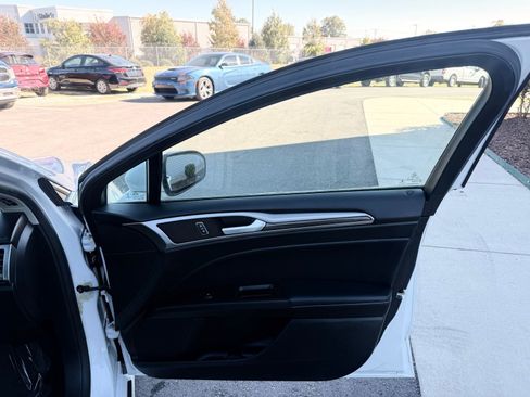 Used 2017 Ford Fusion SE w/ Equipment Group 602A image 23