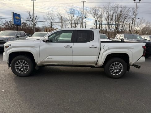 Used 2024 Toyota Tacoma Limited image 4