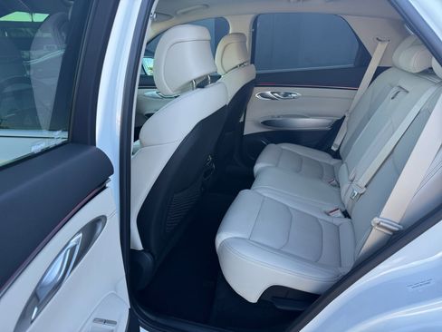 Used 2026 Genesis GV70 2.5T Select image 17