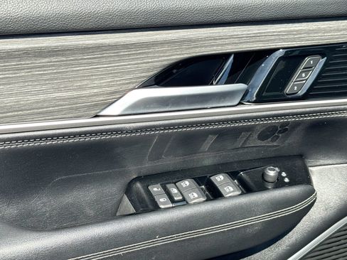 Used 2024 Jeep Wagoneer Series II w/ Flexible Seating Group RWD image 13