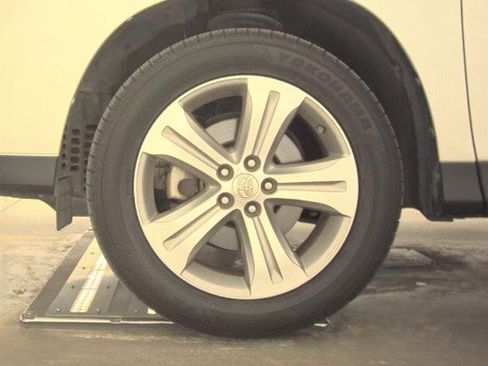 Used 2012 Toyota Highlander Limited w/ Tow Pkg image 9