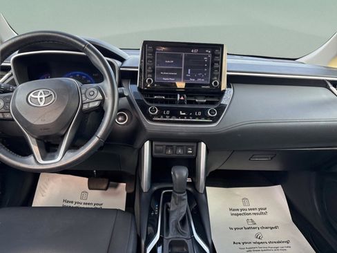 Used 2022 Toyota Corolla Cross XLE image 13