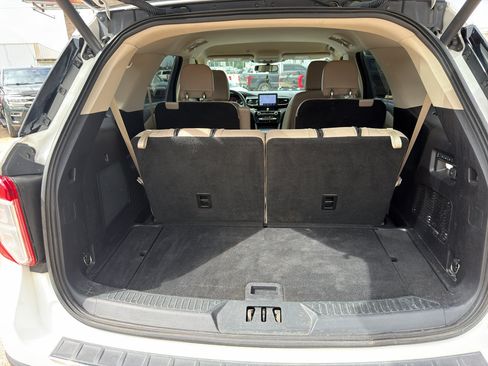 Used 2021 Ford Explorer Limited w/ Equipment Group 301A RWD image 14
