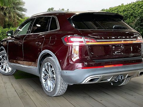 Used 2022 Lincoln Nautilus Reserve AWD/4WD image 10