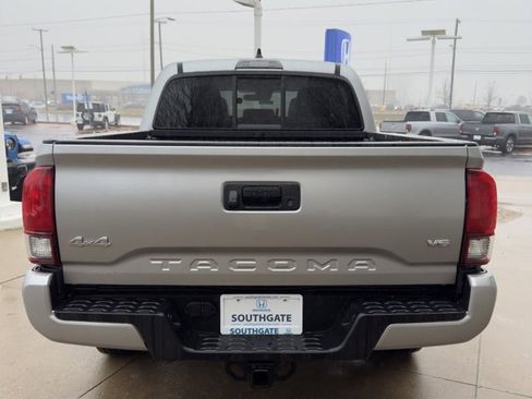 Used 2022 Toyota Tacoma SR image 4