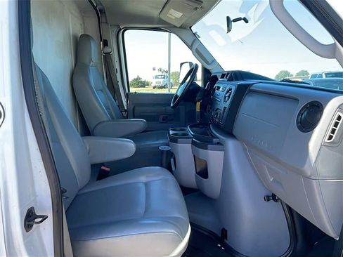 Used 2011 Ford E-450 and Econoline 450 Super Duty image 12