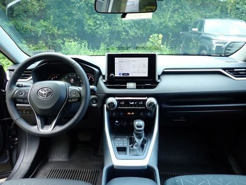 Used 2025 Toyota RAV4 XLE w/ Convenience Package AWD/4WD image 12