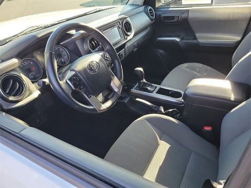 Used 2018 Toyota Tacoma SR5 image 3