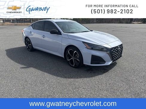 Used 2024 Nissan Altima 2.5 SR w/ SR Premium Package image 3