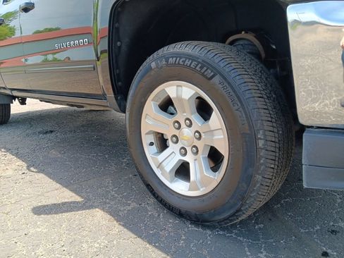 Used 2018 Chevrolet Silverado 1500 LT AWD/4WD image 3