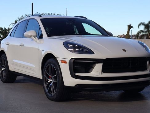 Certified 2023 Porsche Macan S image 7