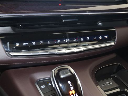Used 2021 Cadillac Escalade ESV Sport Platinum w/ LPO, ONYX Package AWD/4WD image 37