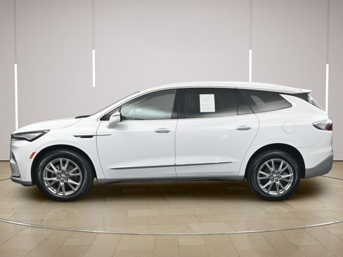 Used 2023 Buick Enclave Essence w/ Experience Buick Package AWD/4WD image 4