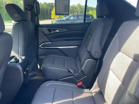 Used 2025 Chevrolet Traverse LT w/ LPO, Floor Liner Package FWD image 32