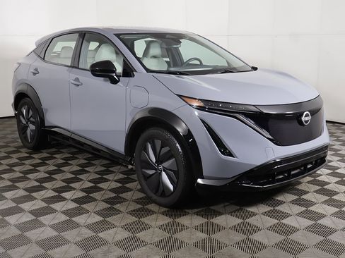 Used 2024 Nissan Ariya AWD image 2