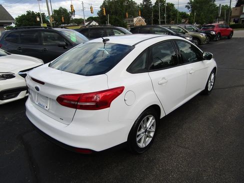 Used 2017 Ford Focus SE FWD image 3