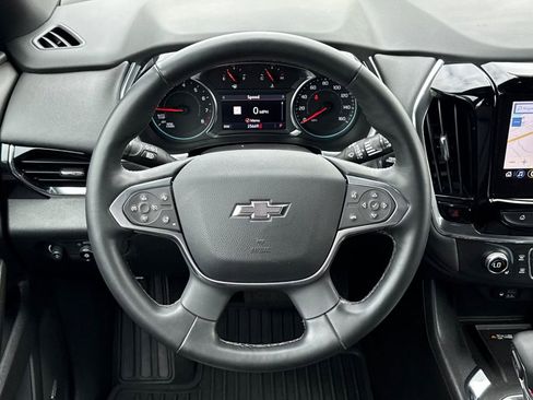 Used 2023 Chevrolet Traverse RS FWD image 16
