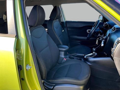 Used 2016 Kia Soul + image 7