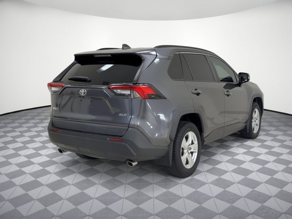 Used 2021 Toyota RAV4 XLE w/ Convenience Package FWD image 9