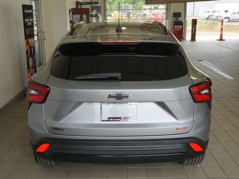 Used 2024 Chevrolet Trax RS w/ Sunroof Package FWD image 17