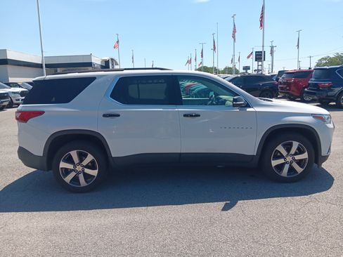 Used 2020 Chevrolet Traverse LT w/ LT Premium Package FWD image 6