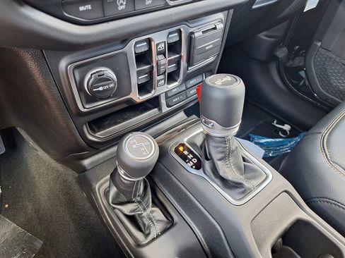 New 2025 Jeep Wrangler Unlimited Sahara AWD/4WD image 19