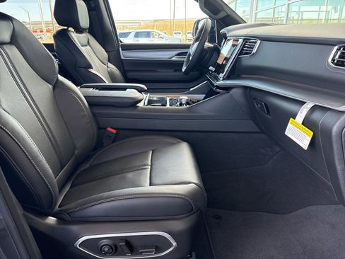 New 2026 Jeep Grand Wagoneer Limited image 18