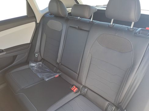 New 2026 Volkswagen Taos SE image 9