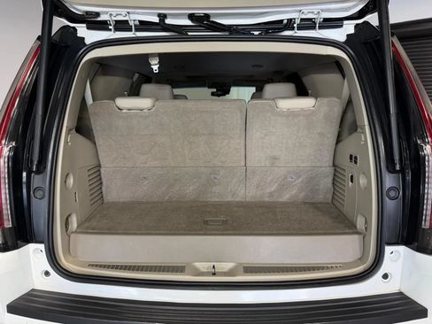 Used 2019 Cadillac Escalade Luxury AWD/4WD image 14