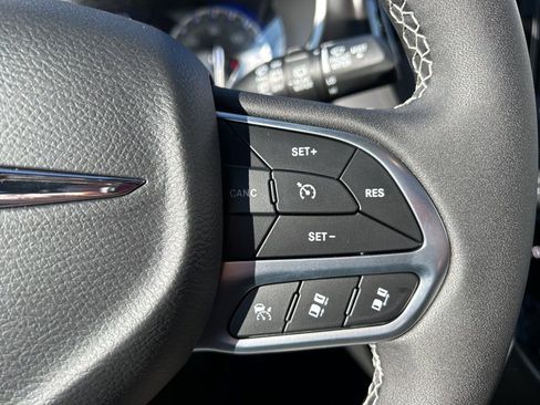 New 2026 Chrysler Pacifica Select AWD/4WD image 11